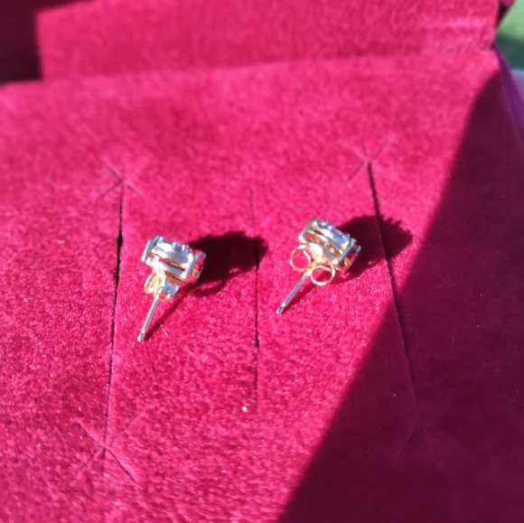 QVC Affinity 1/2 Ctw Diamond Stud Earrings -14k YG - Picture 10 of 11